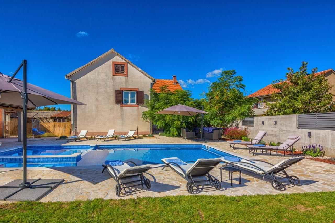 Holiday Home Tower With Private Pool, Sauna And Quads Smilcic Exterior photo